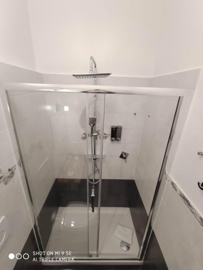 Alojamento de Acomodação e Pequeno-almoço Double B Ferruccio I 2*